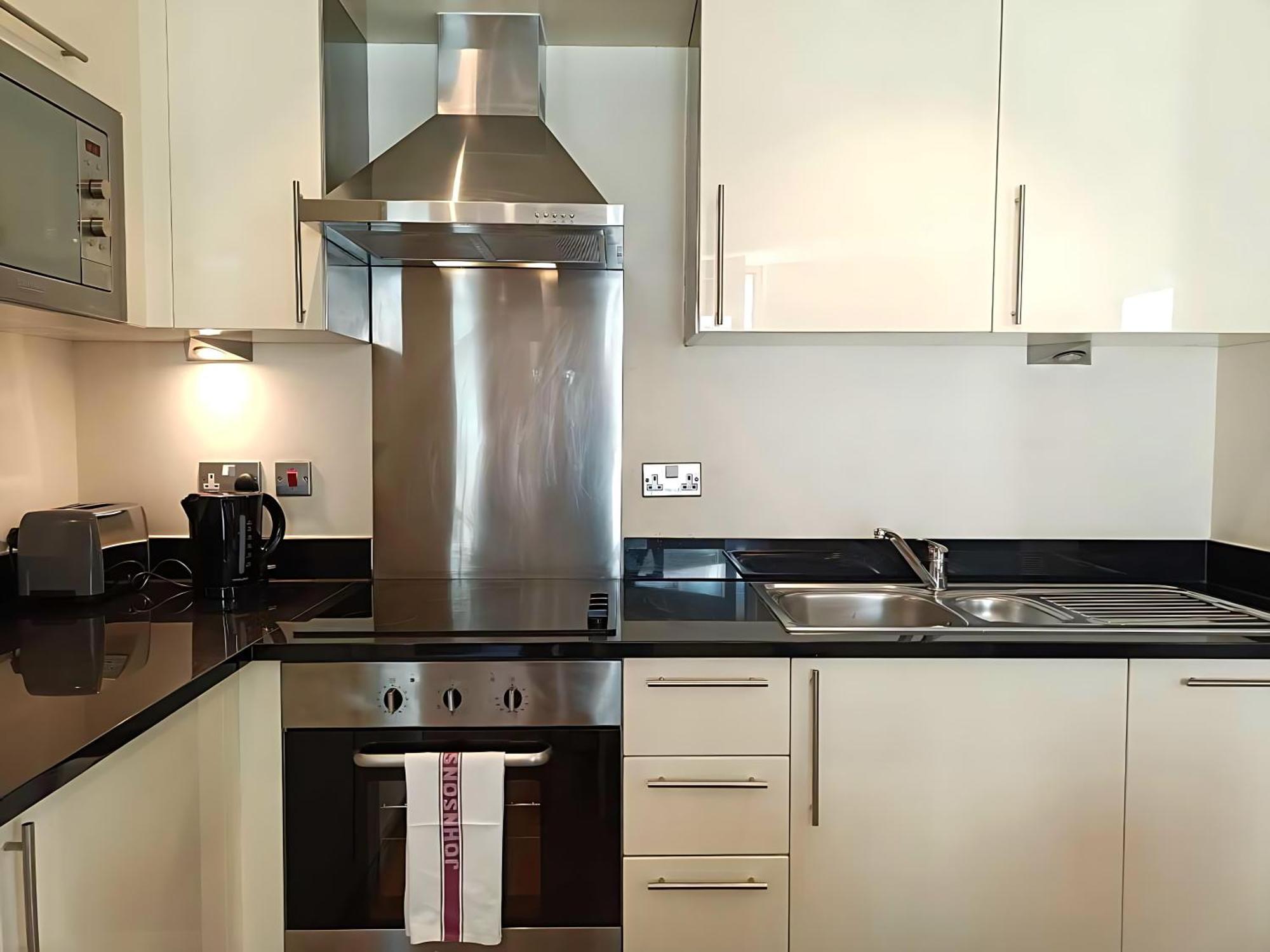 Canary Wharf Serviced Apartment *